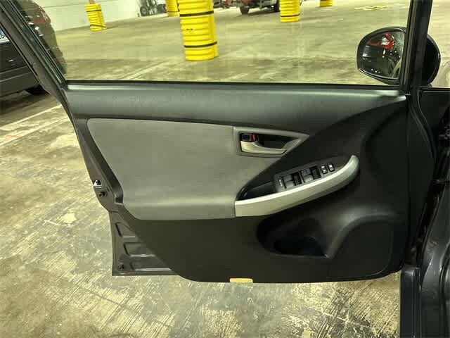 2013 Toyota Prius Two 28