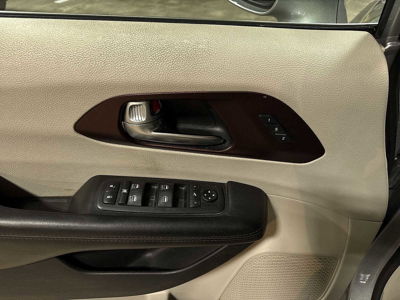 Thumbnail: 2019 Chrysler Pacifica - 24