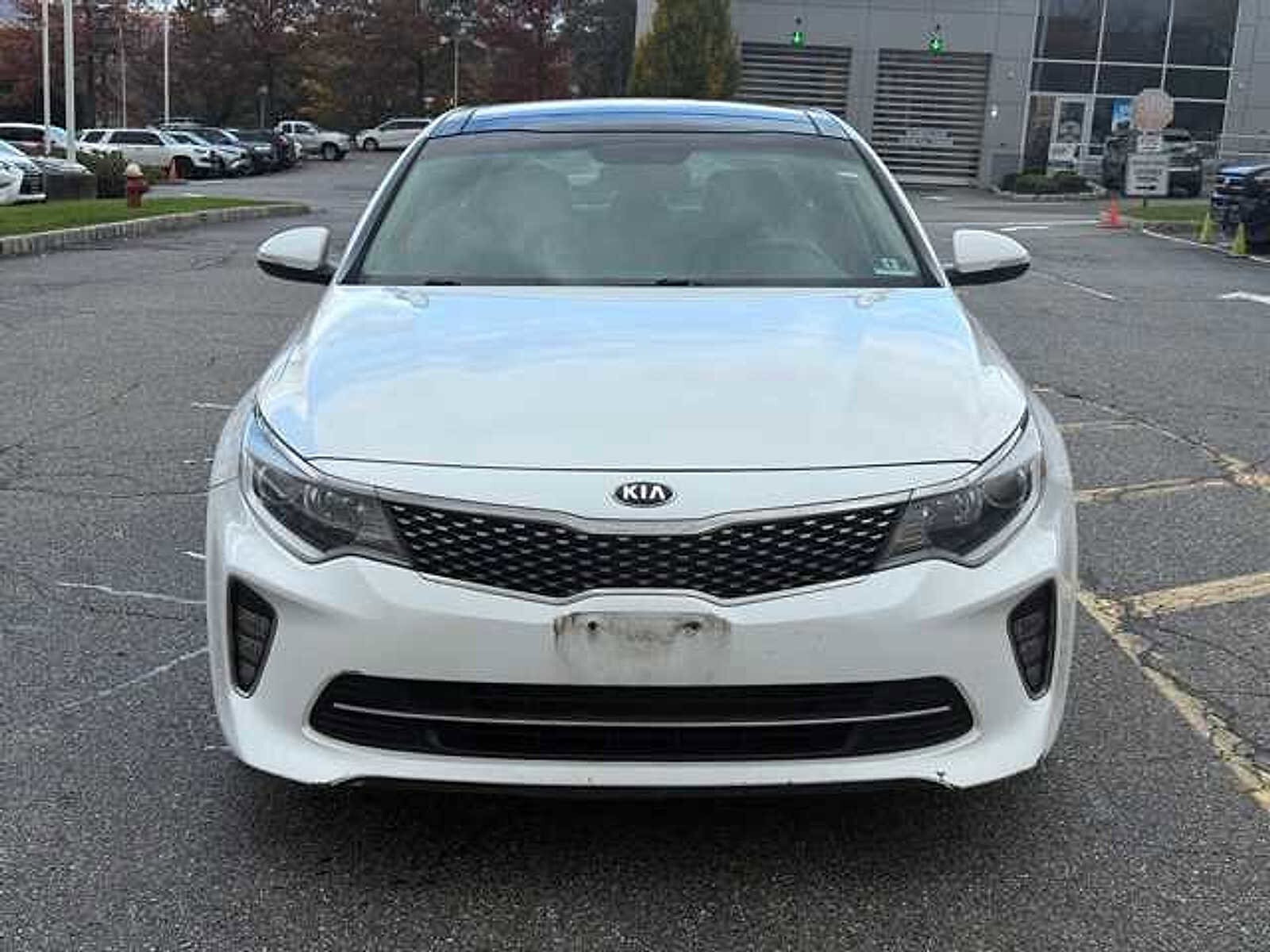 2018 Kia Optima S photo 2