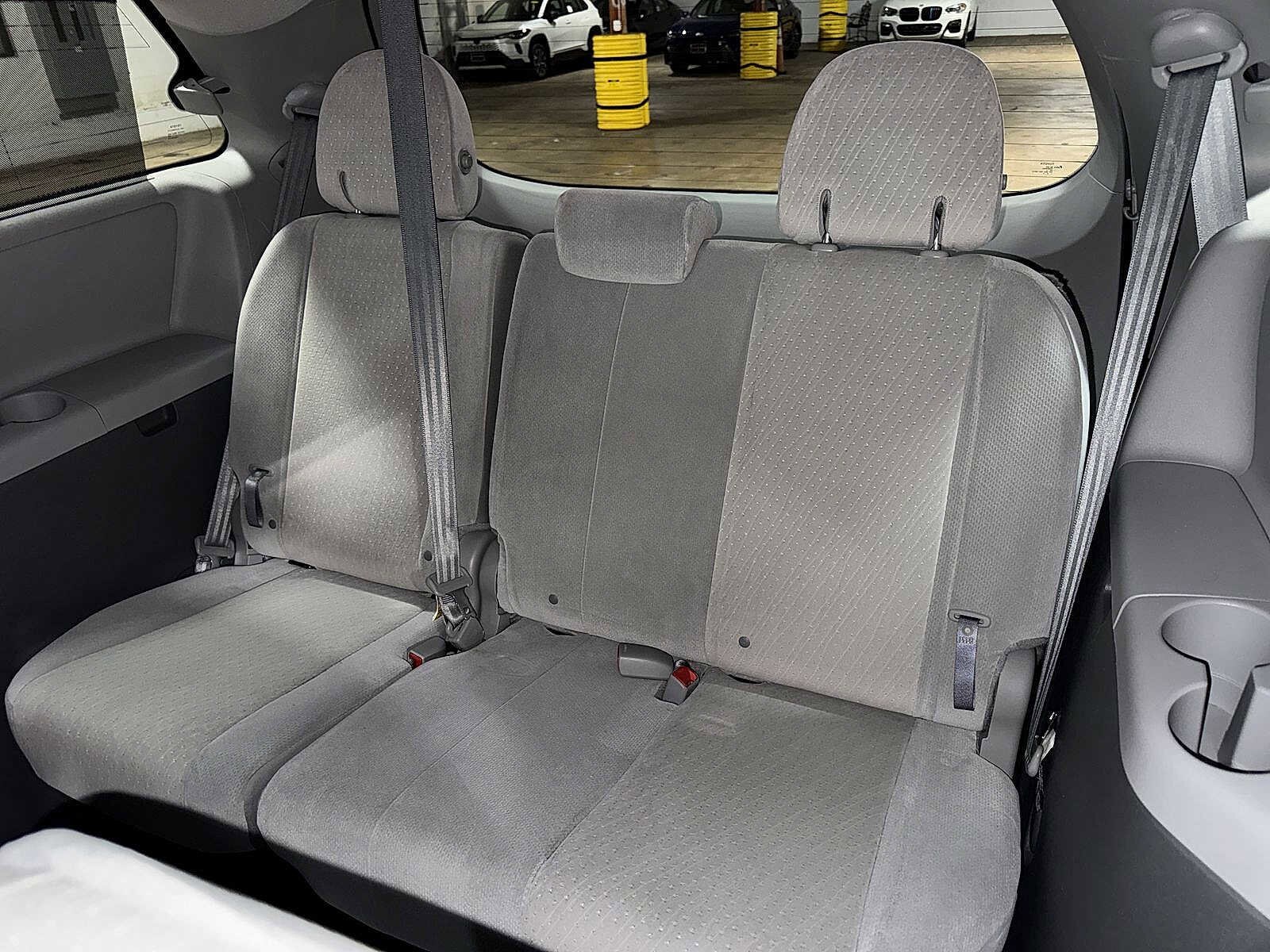 Thumbnail: 2020 Toyota Sienna - 18