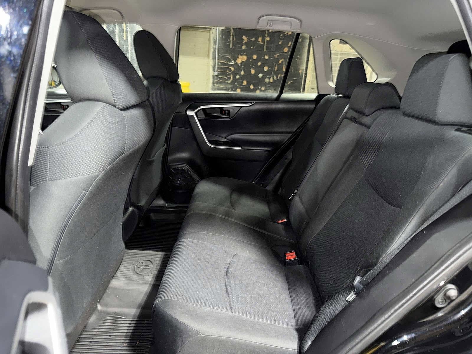 Thumbnail: 2019 Toyota RAV4 - 17