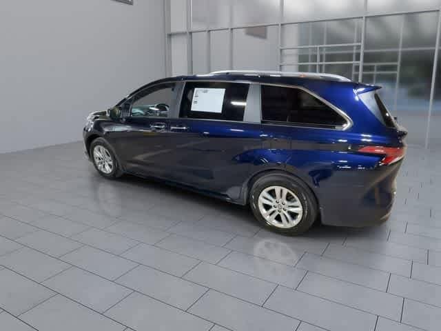 Thumbnail: 2023 Toyota Sienna - 6