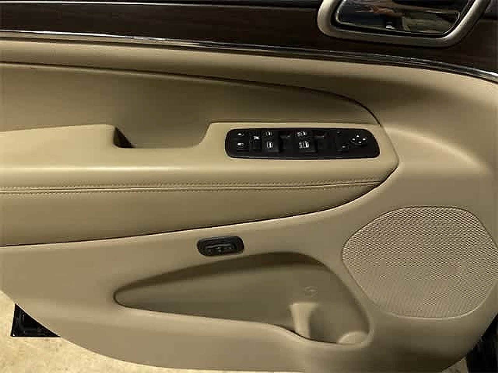 Thumbnail: 2015 Jeep Grand Cherokee - 37