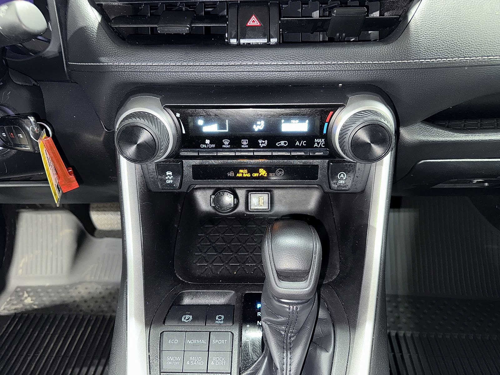 Thumbnail: 2024 Toyota RAV4 - 21