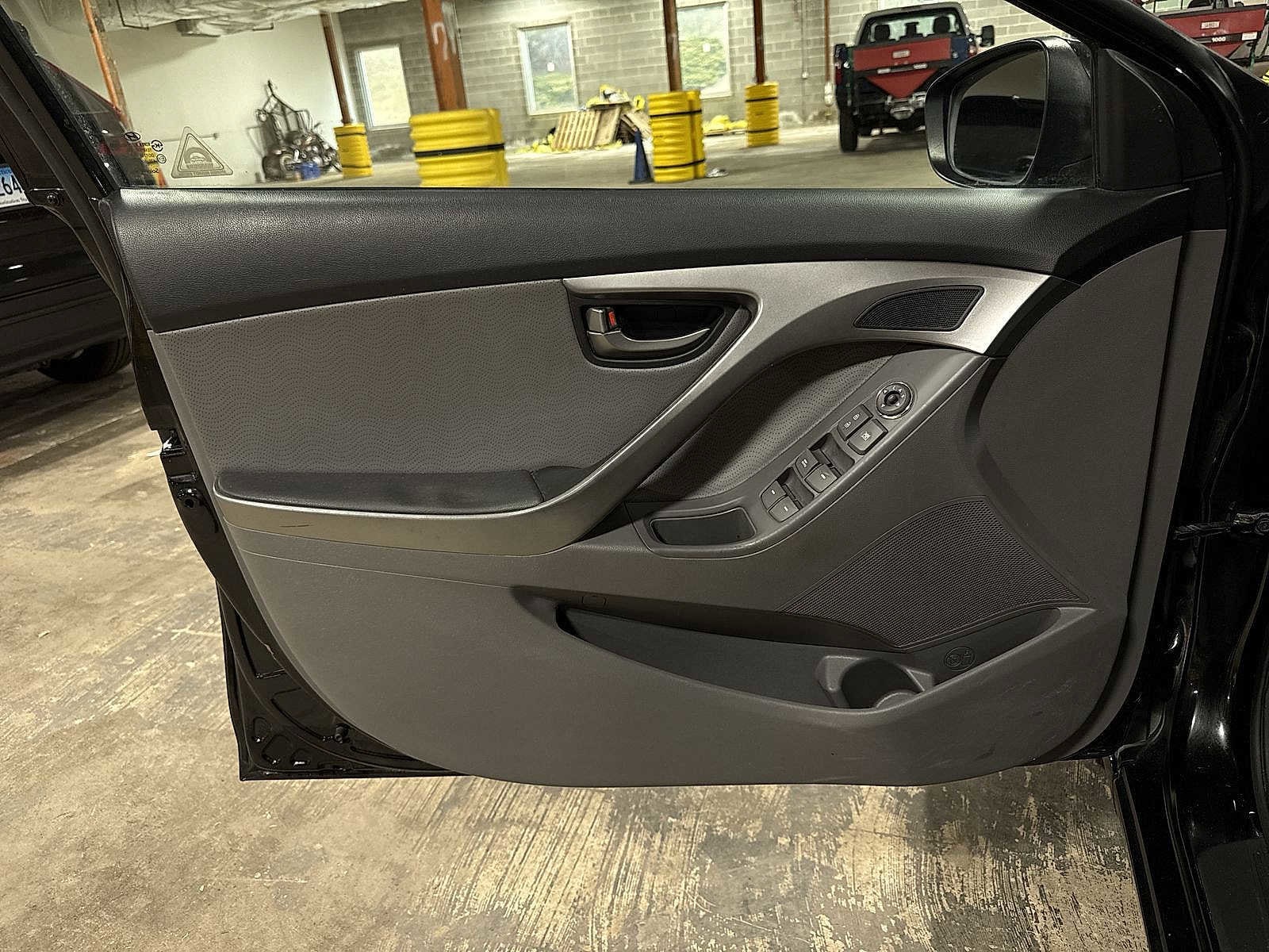 Thumbnail: 2013 Hyundai Elantra - 30