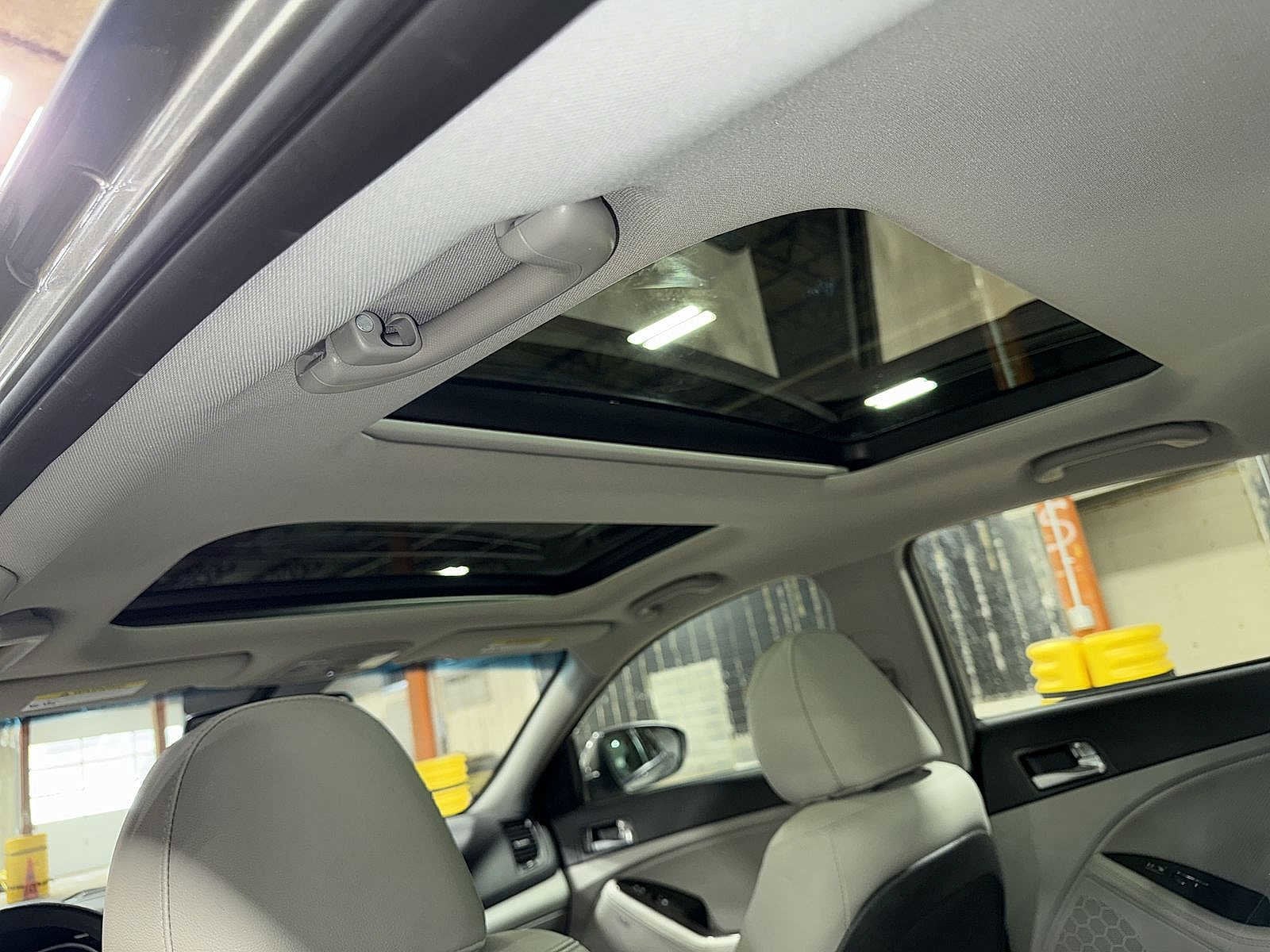 Thumbnail: 2015 Kia Optima - 24