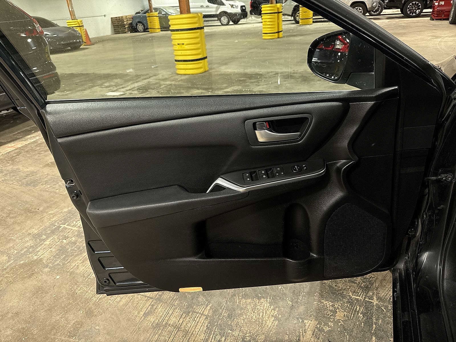 Thumbnail: 2016 Toyota Camry - 28