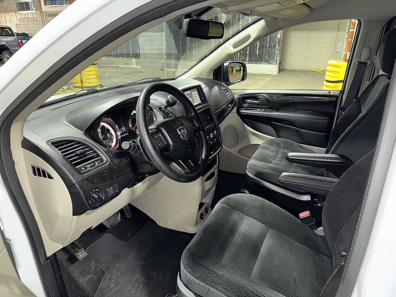 Thumbnail: 2019 Dodge Grand Caravan - 26