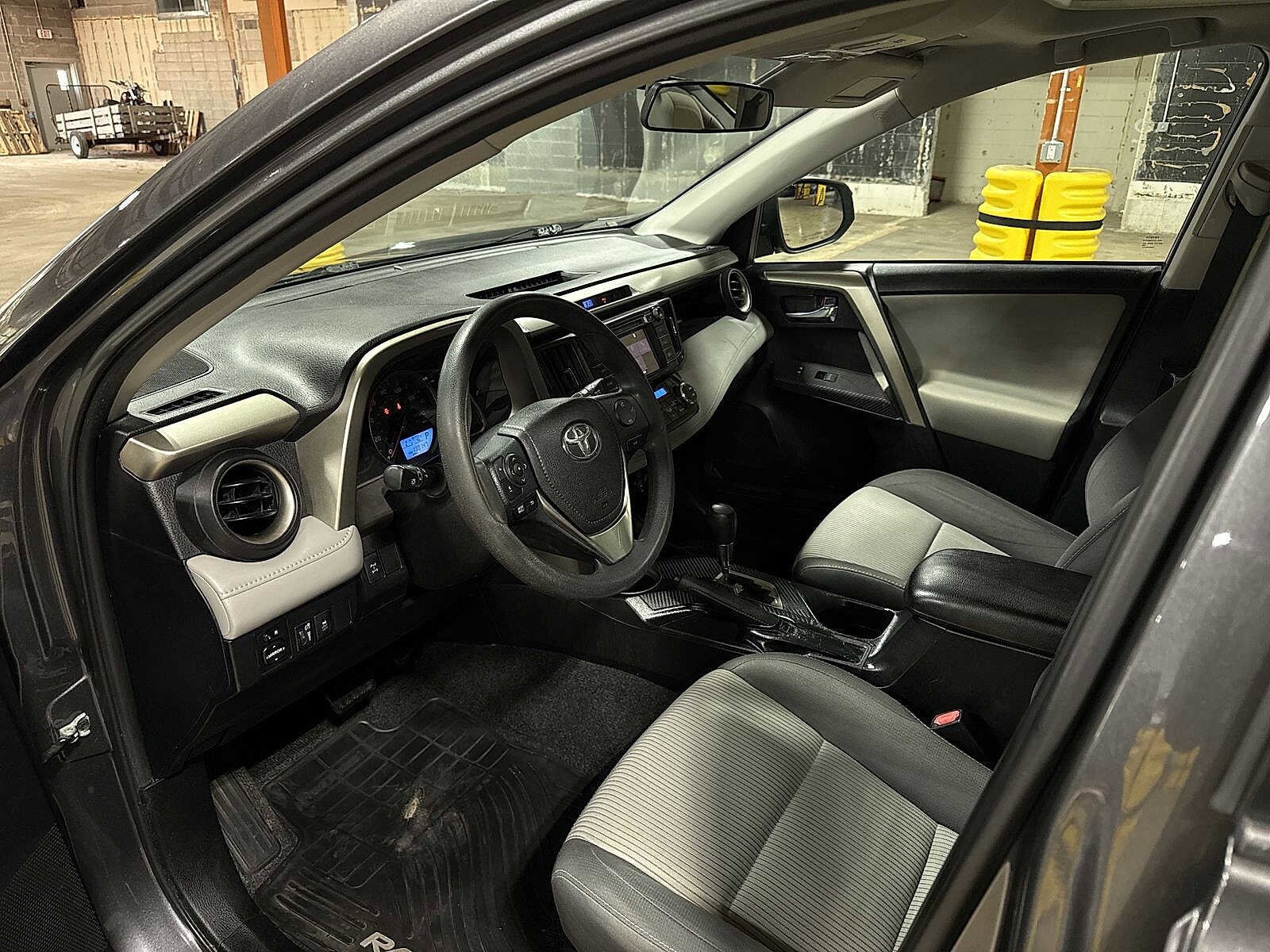 Thumbnail: 2014 Toyota RAV4 - 28