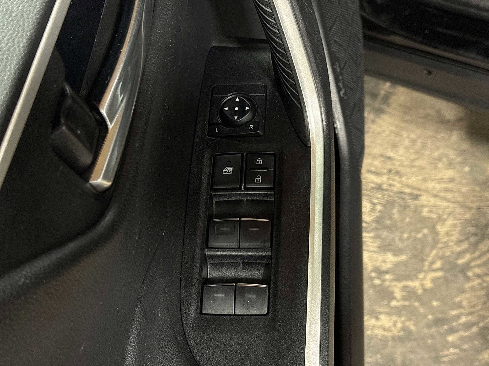 Thumbnail: 2022 Toyota RAV4 - 22