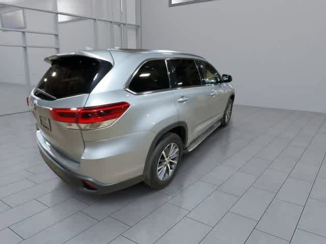 Thumbnail: 2017 Toyota Highlander - 8