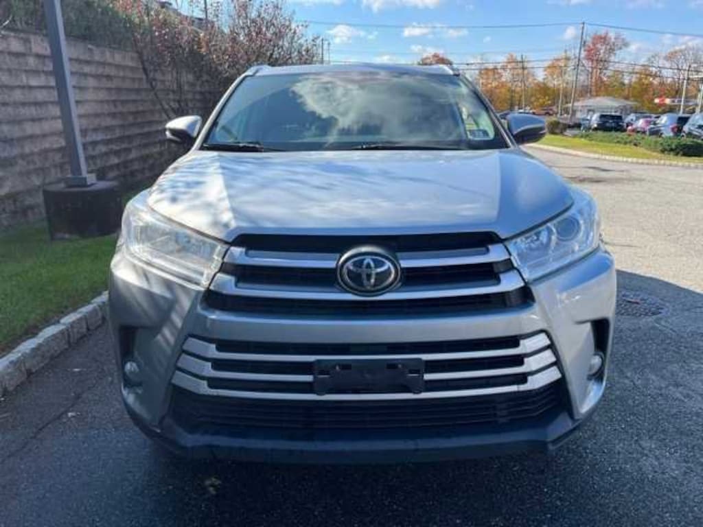 Used 2019 Toyota Highlander XLE V6 SUV