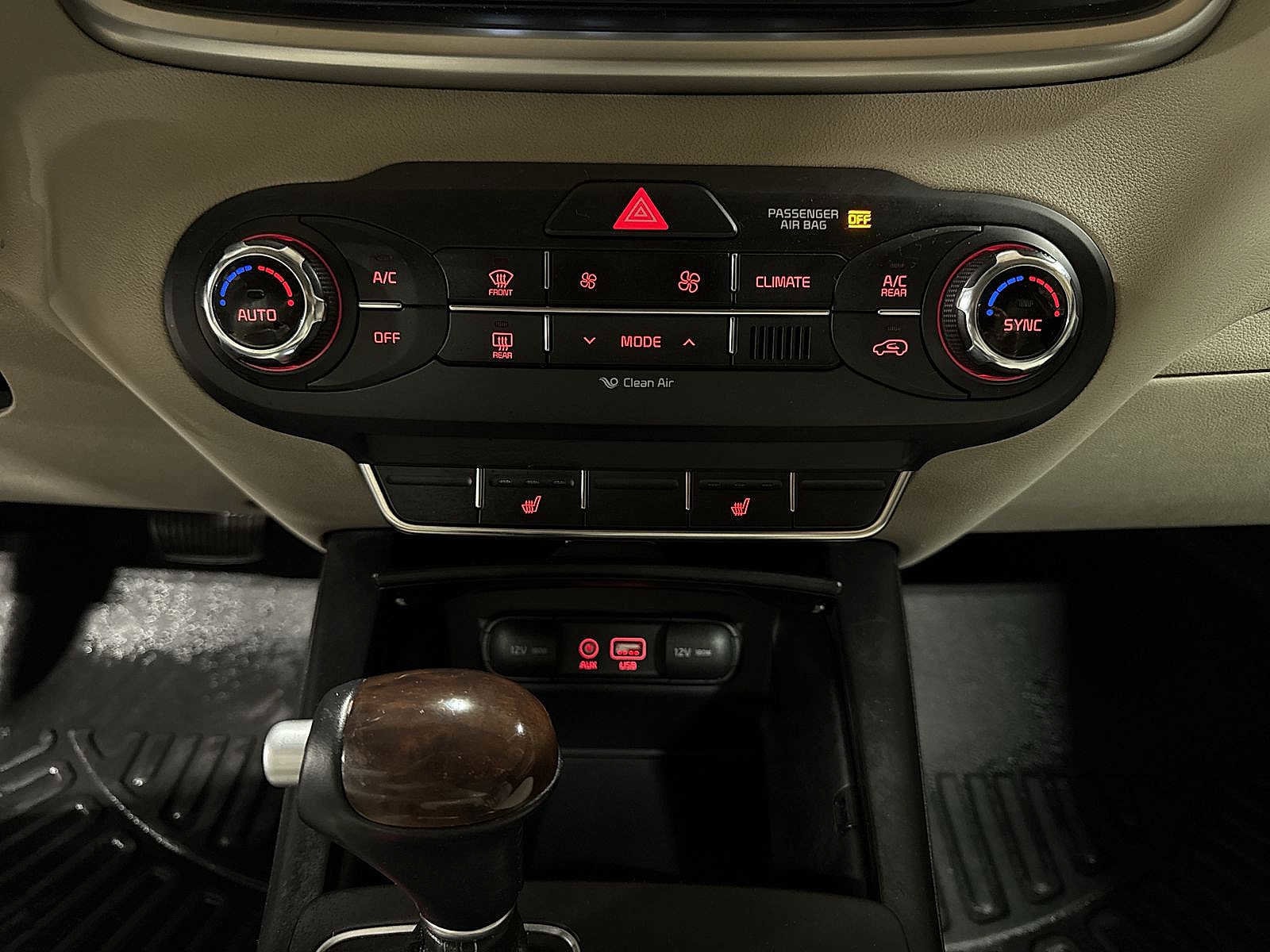 Thumbnail: 2018 Kia Sorento - 22