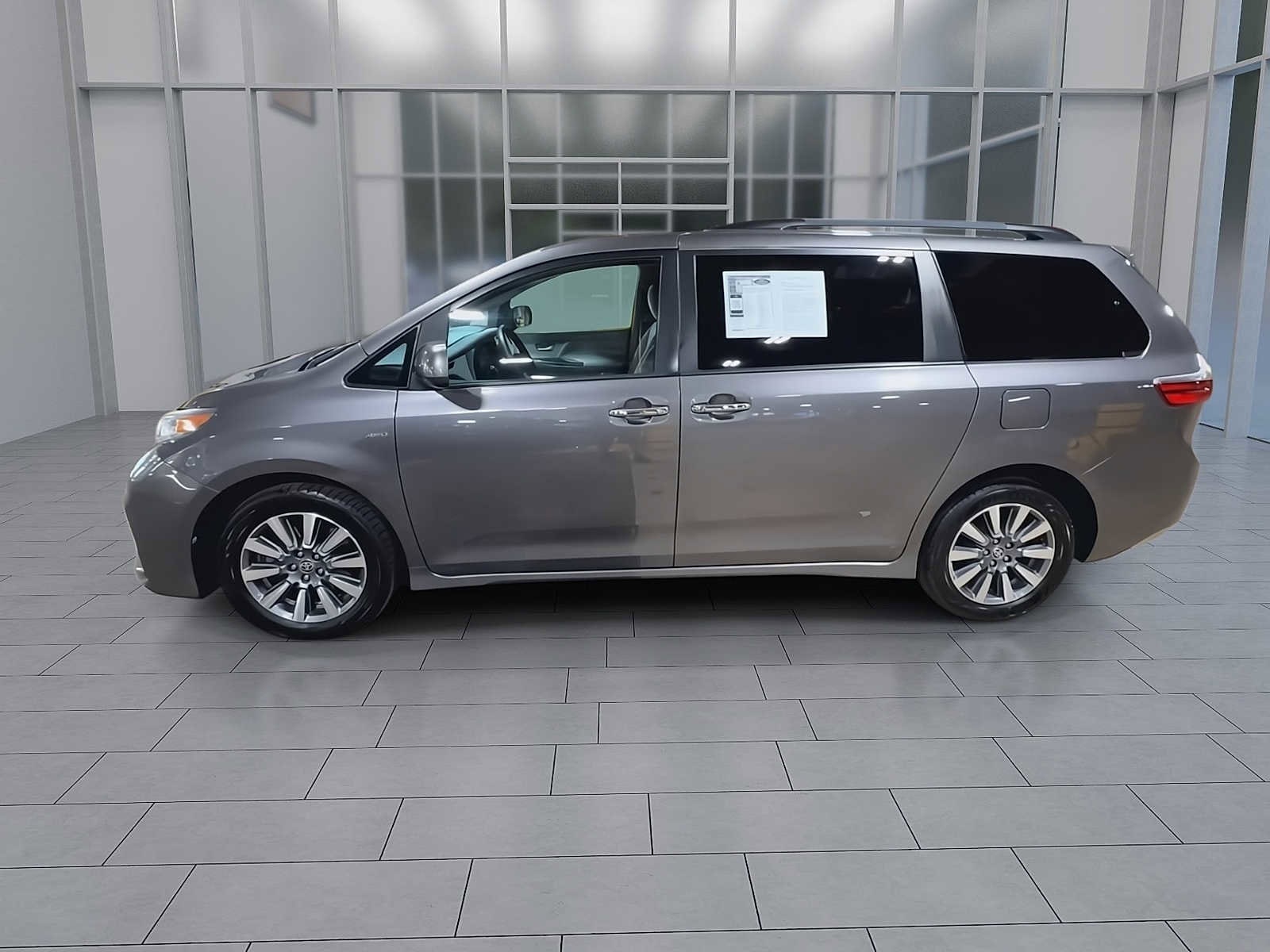 Thumbnail: 2020 Toyota Sienna - 5