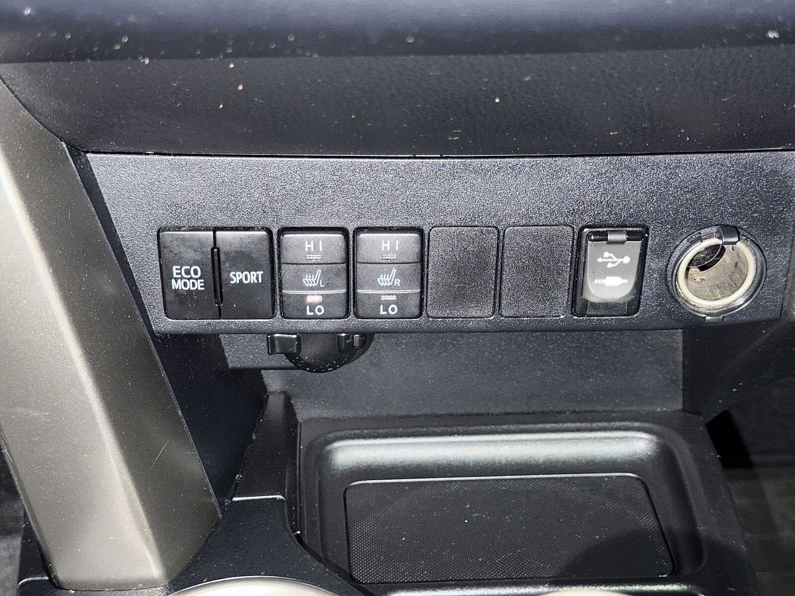 Thumbnail: 2015 Toyota RAV4 - 32