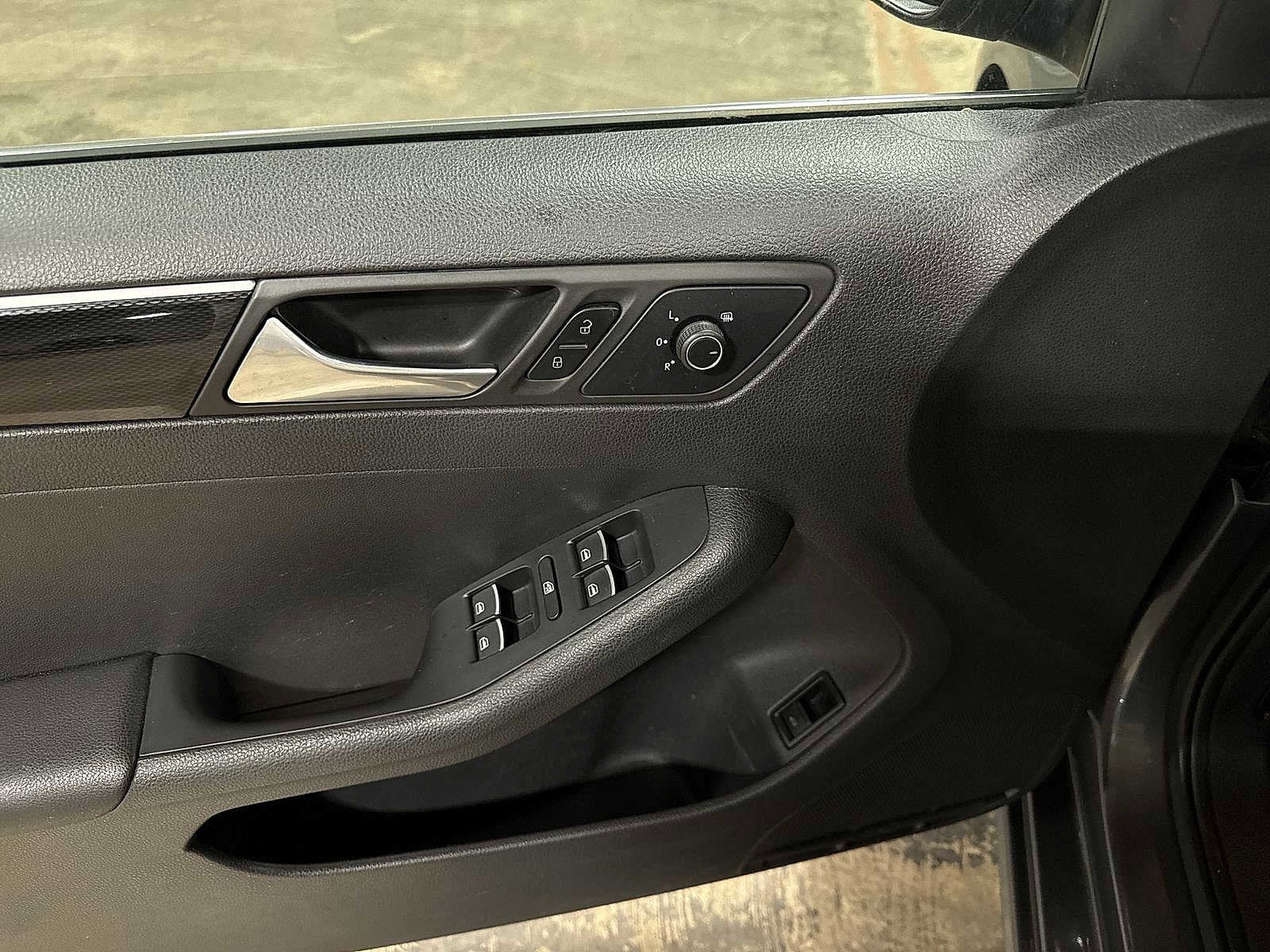 Thumbnail: 2016 Volkswagen Jetta - 23