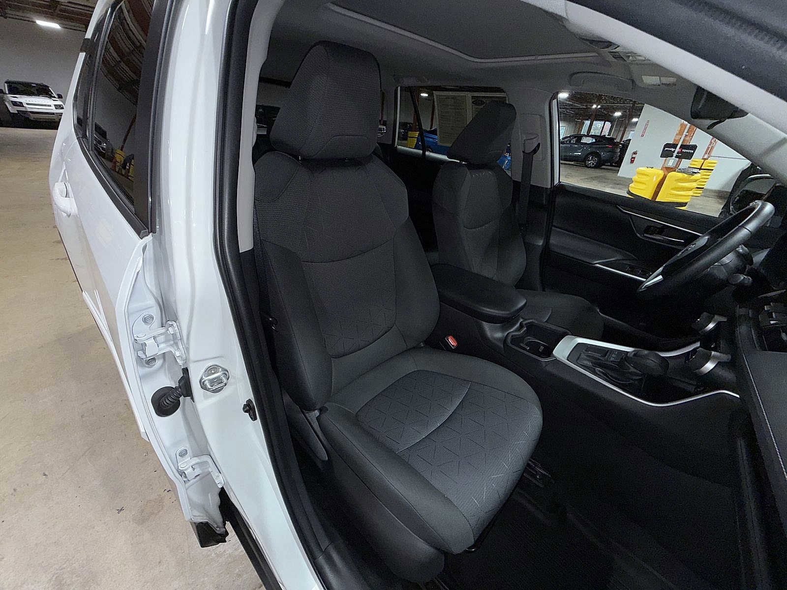 Thumbnail: 2022 Toyota RAV4 - 16