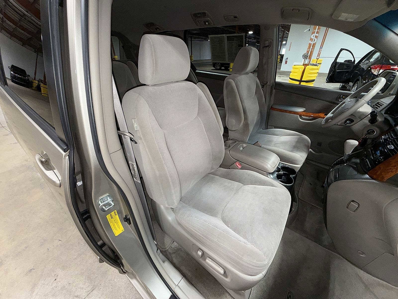 Thumbnail: 2007 Toyota Sienna - 16