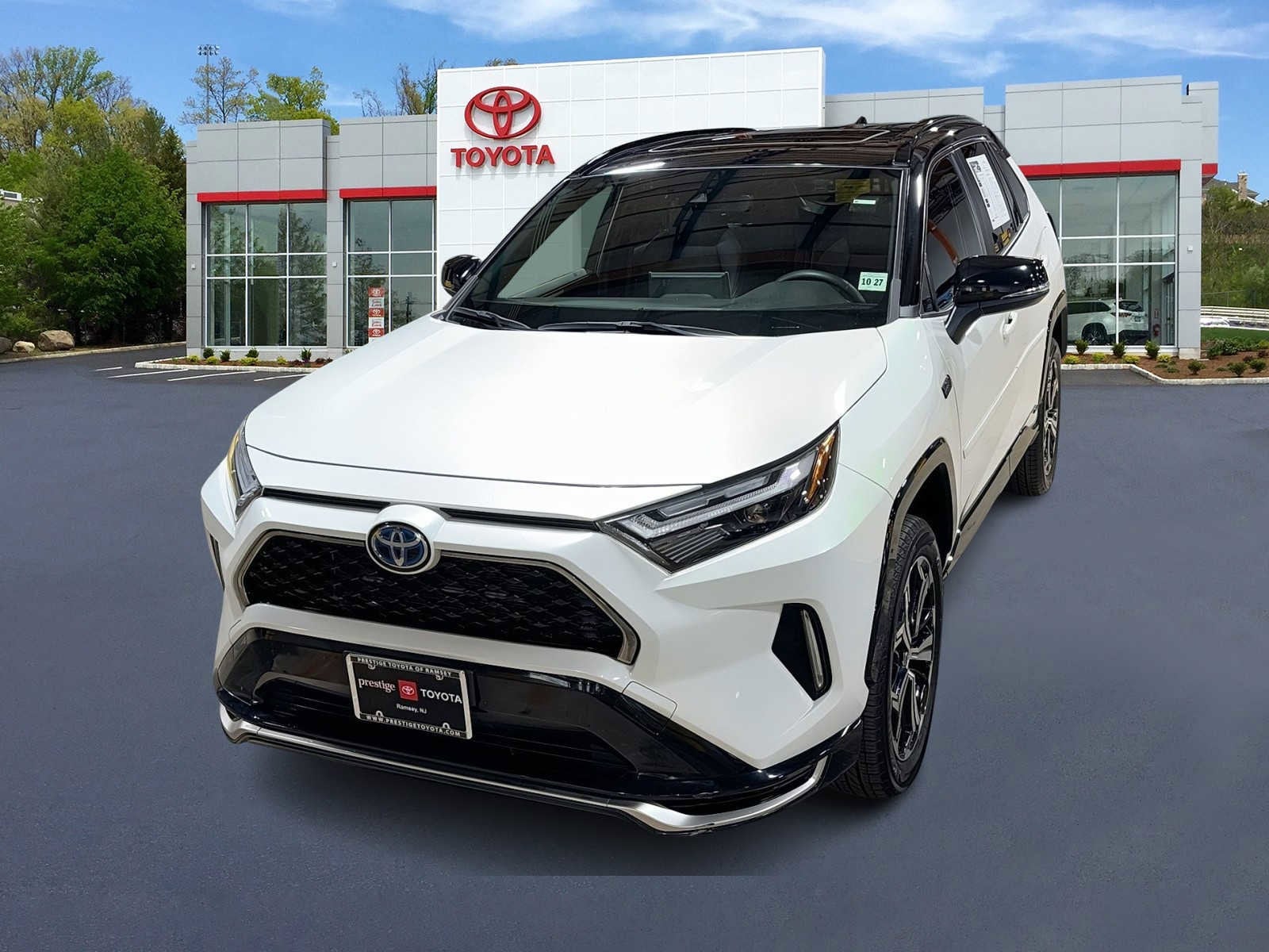 Thumbnail: 2022 Toyota RAV4 - 1