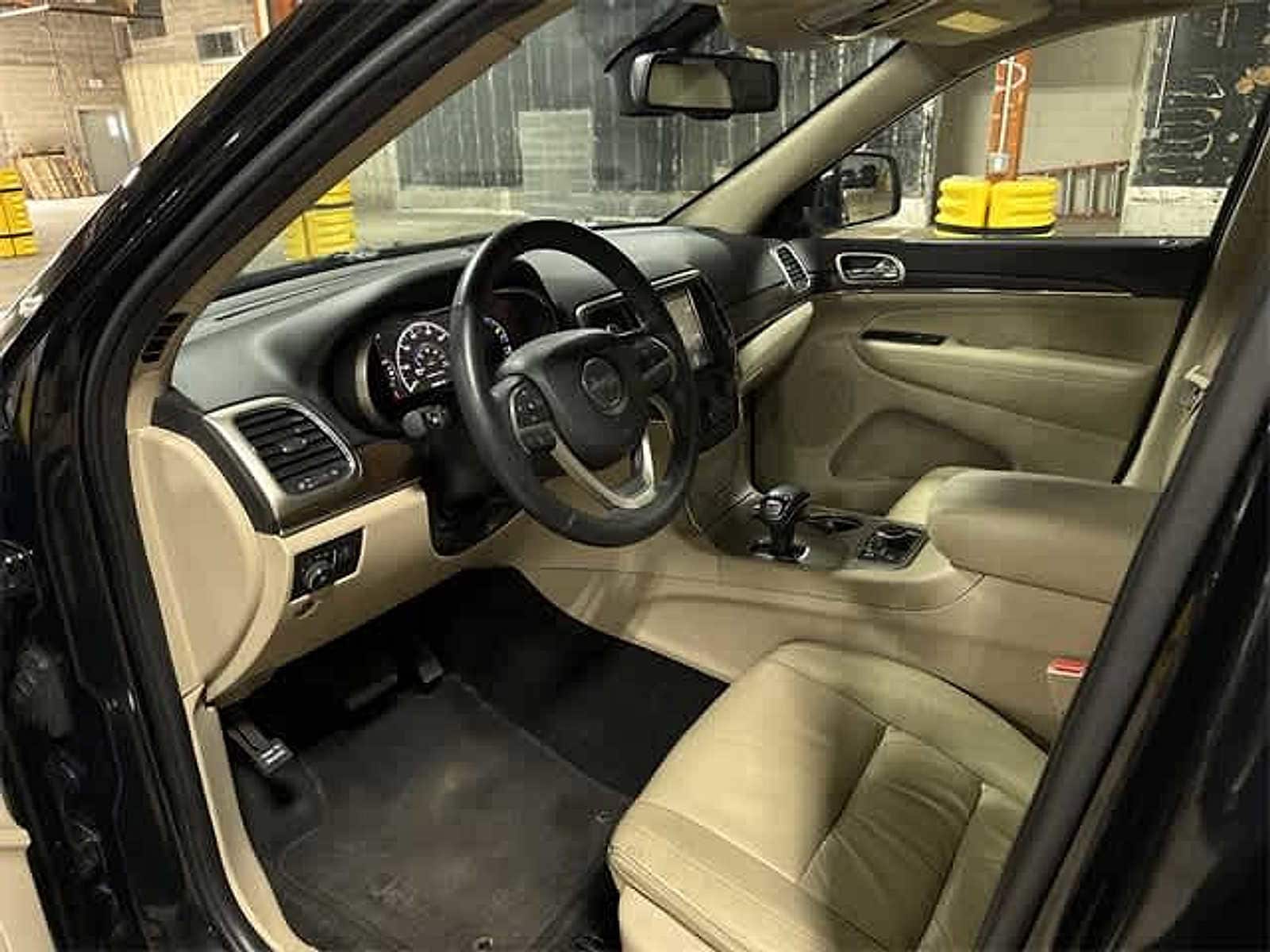 Thumbnail: 2015 Jeep Grand Cherokee - 49