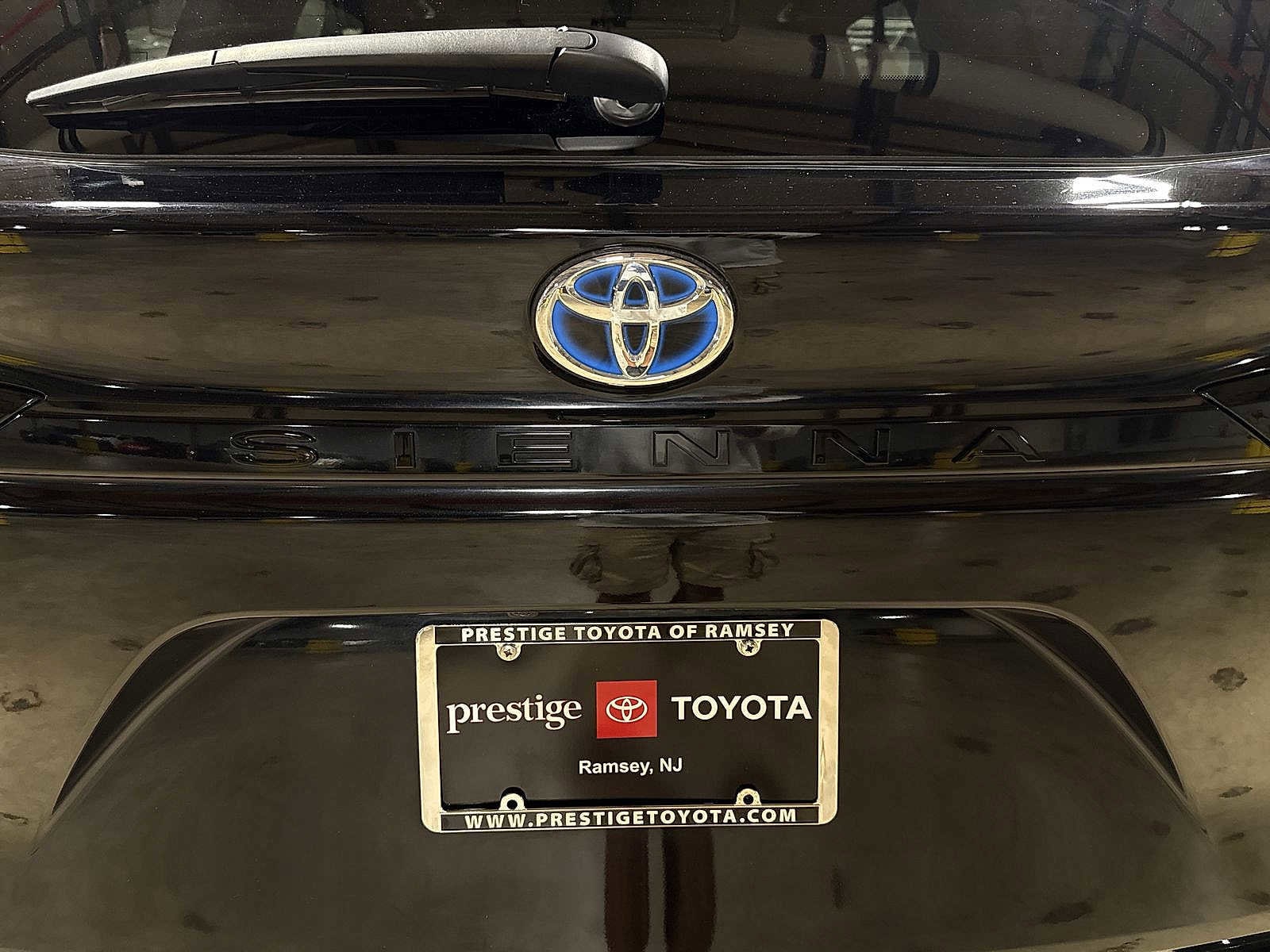 Thumbnail: 2023 Toyota Sienna - 27