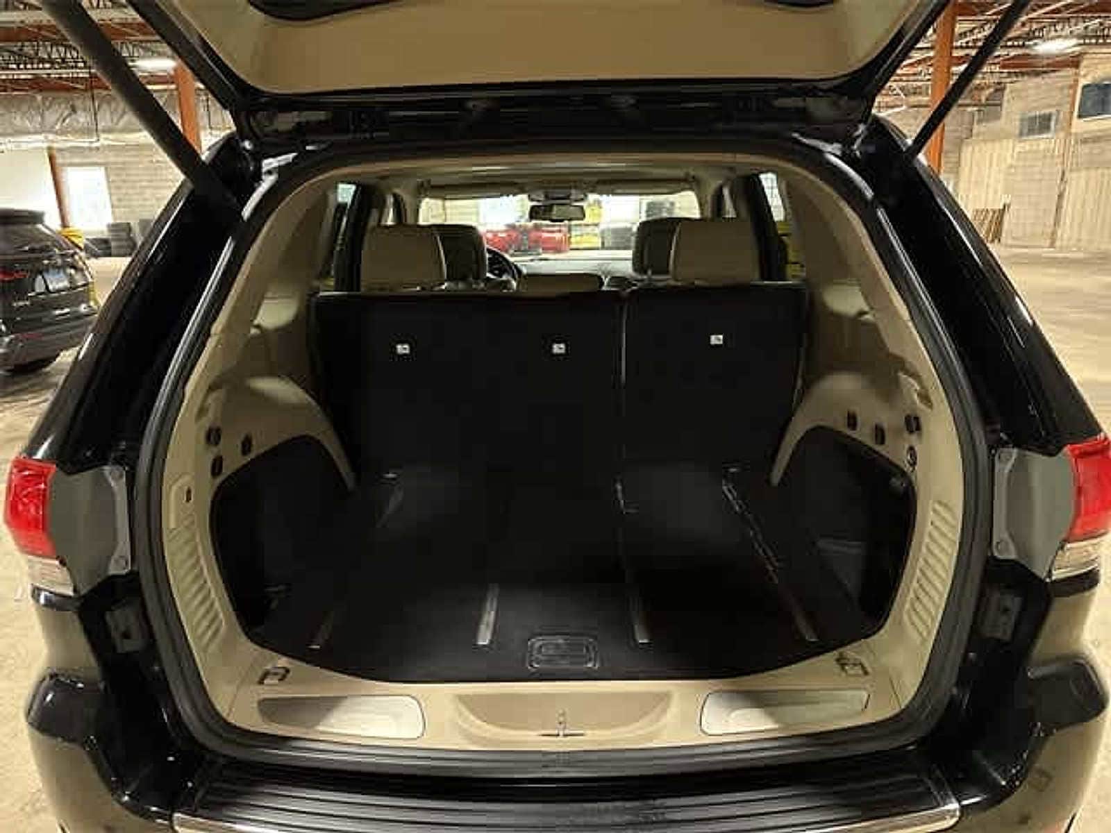 Thumbnail: 2015 Jeep Grand Cherokee - 18