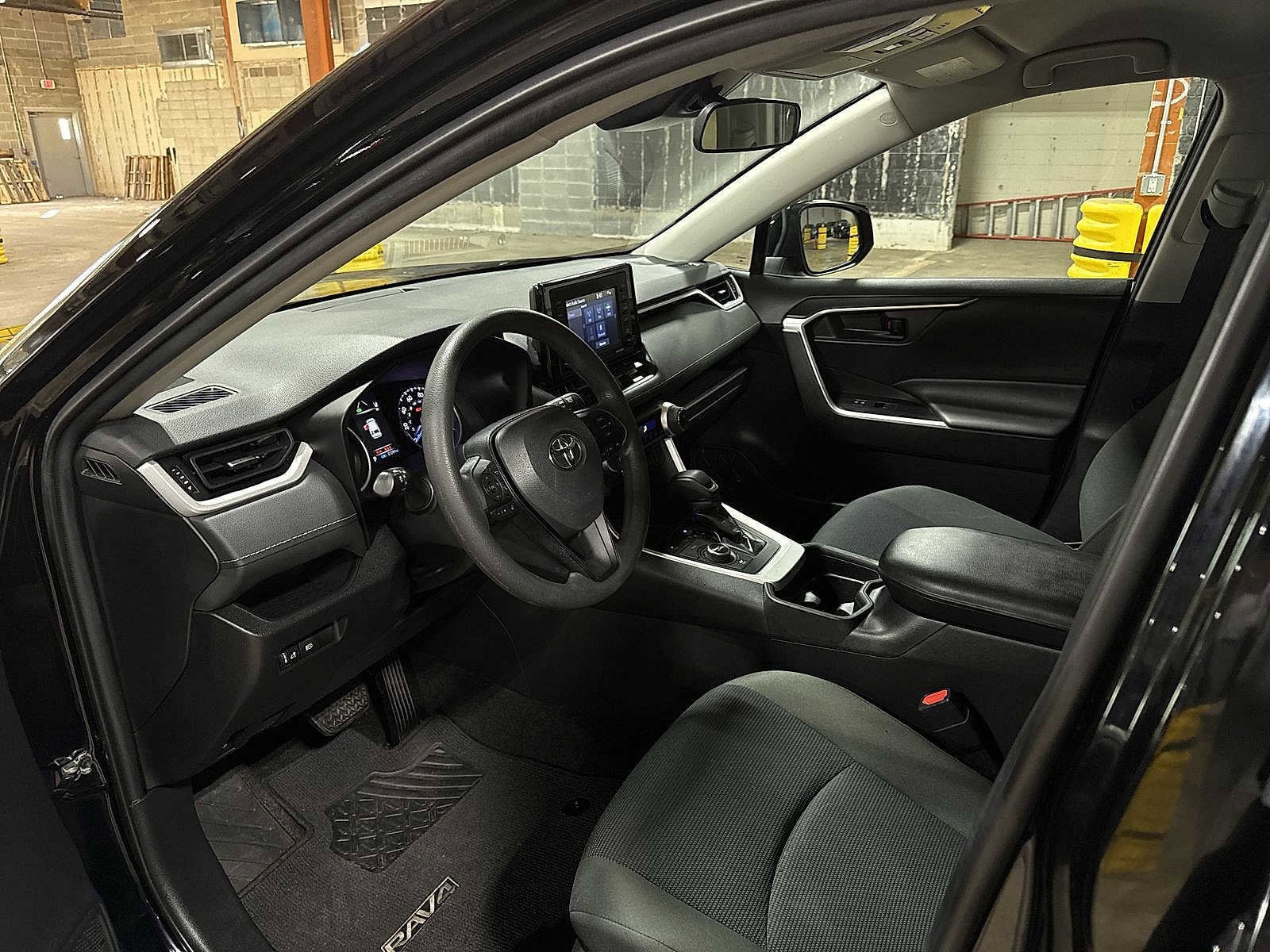 Thumbnail: 2021 Toyota RAV4 - 27