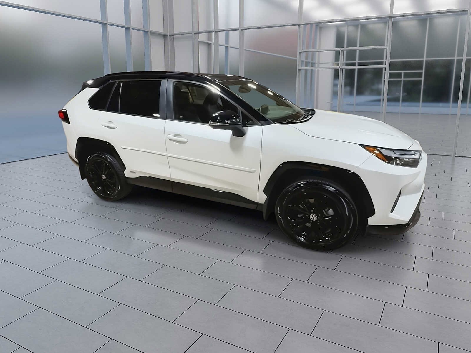 2022 Toyota RAV4 Hybrid XSE photo 2