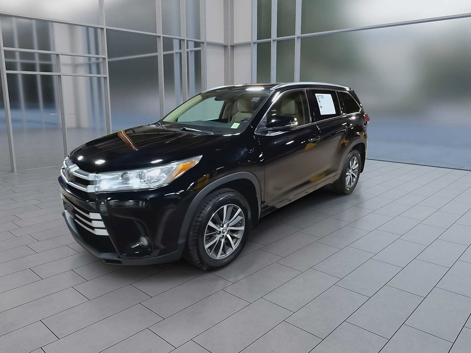 Thumbnail: 2017 Toyota Highlander - 4