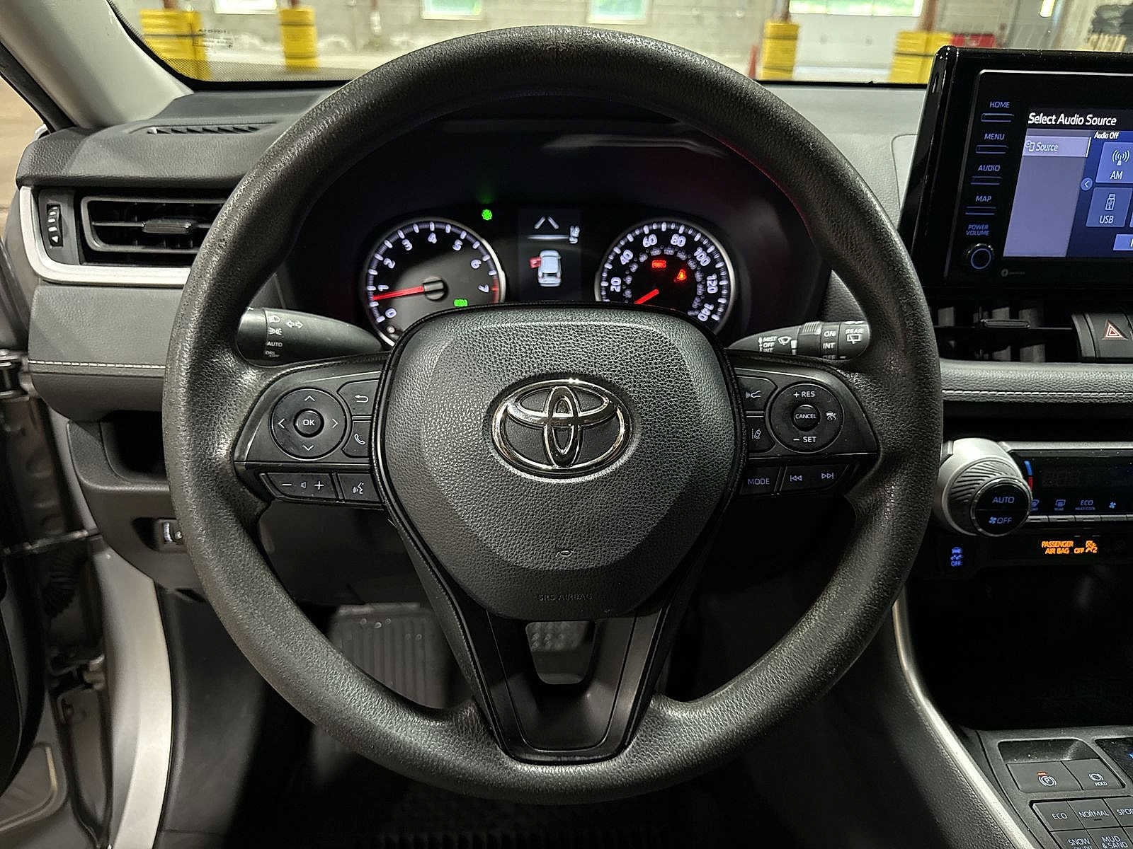 Thumbnail: 2022 Toyota RAV4 - 18