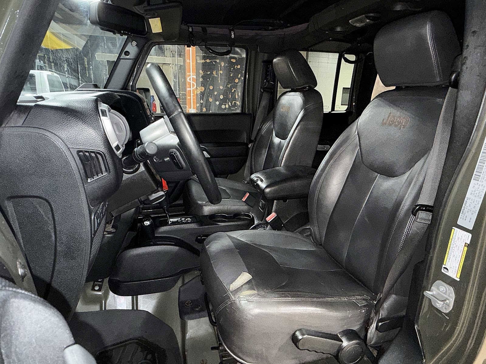 Thumbnail: 2015 Jeep Wrangler - 14