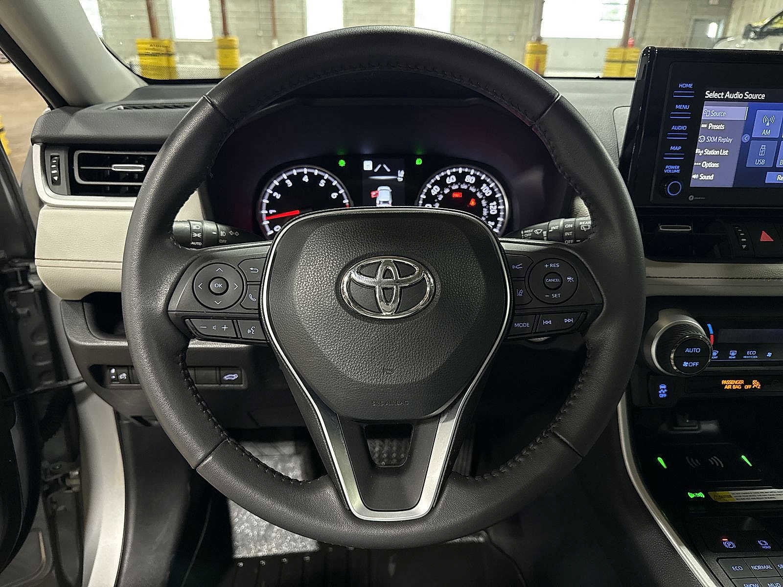 Thumbnail: 2022 Toyota RAV4 - 18