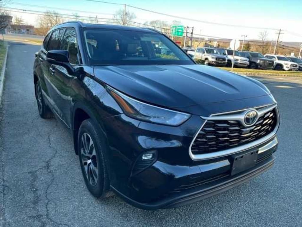 Used 2022 Toyota Highlander XLE SUV