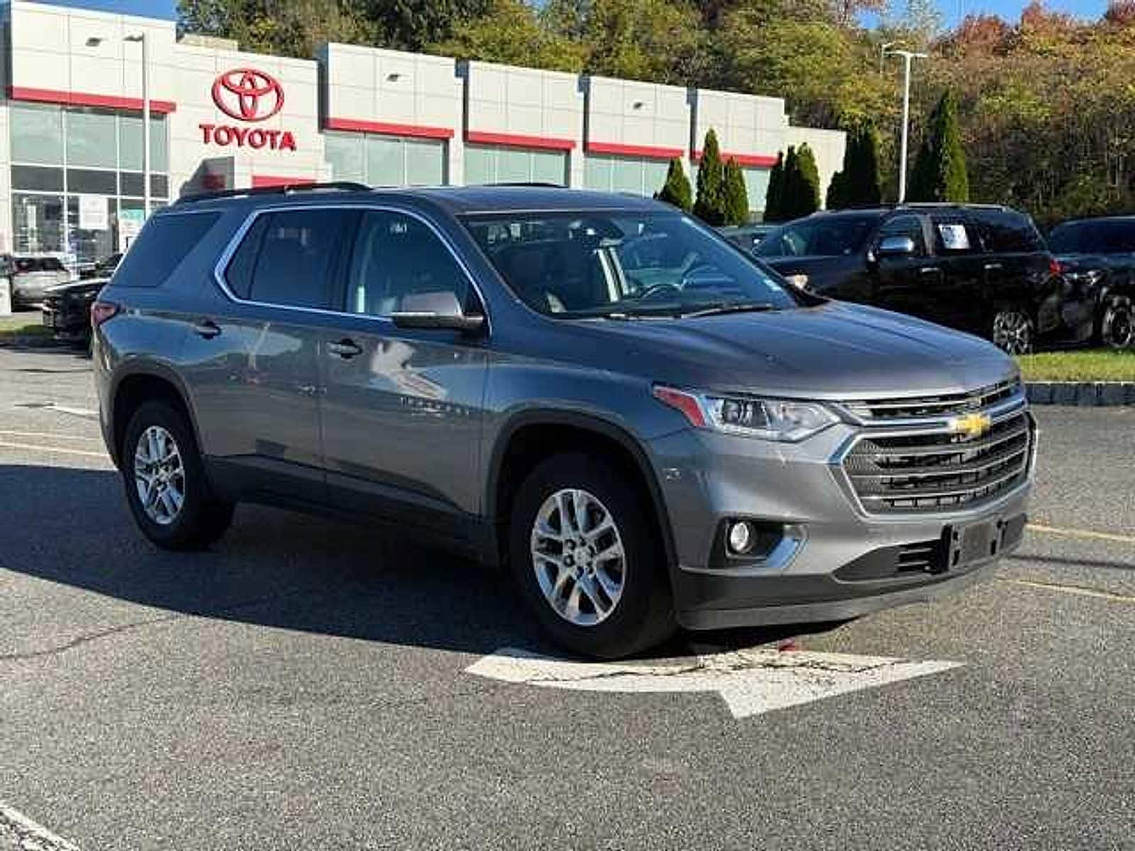 Thumbnail: 2021 Chevrolet Traverse - 3