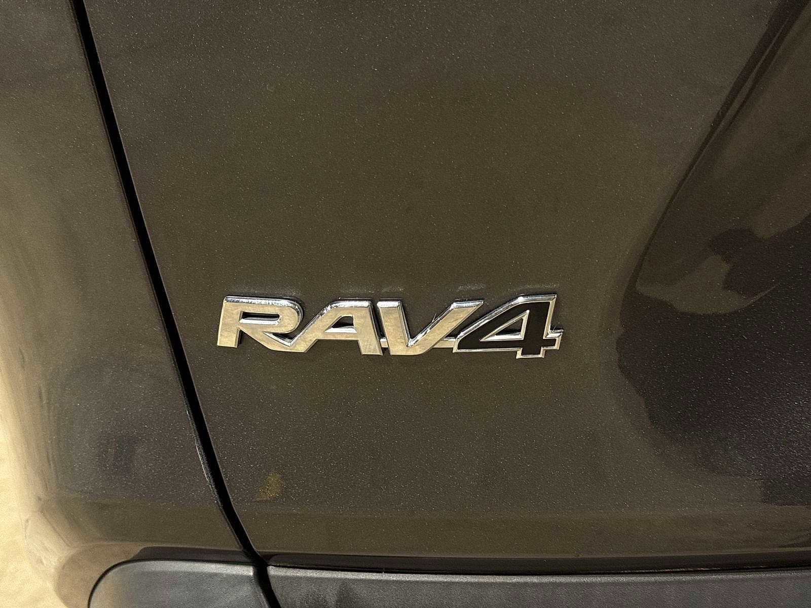 Thumbnail: 2022 Toyota RAV4 - 25