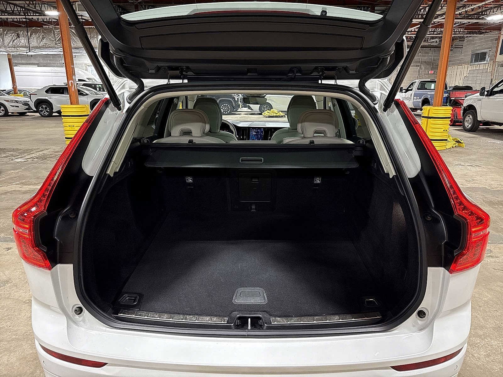 Thumbnail: 2023 Volvo XC60 - 11