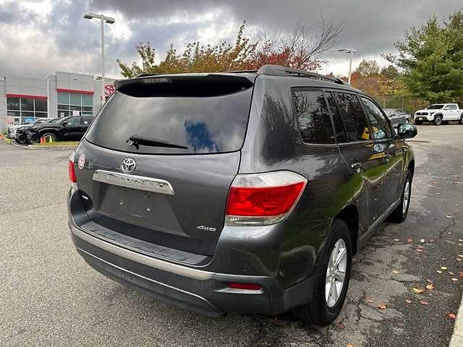 Thumbnail: 2013 Toyota Highlander - 4