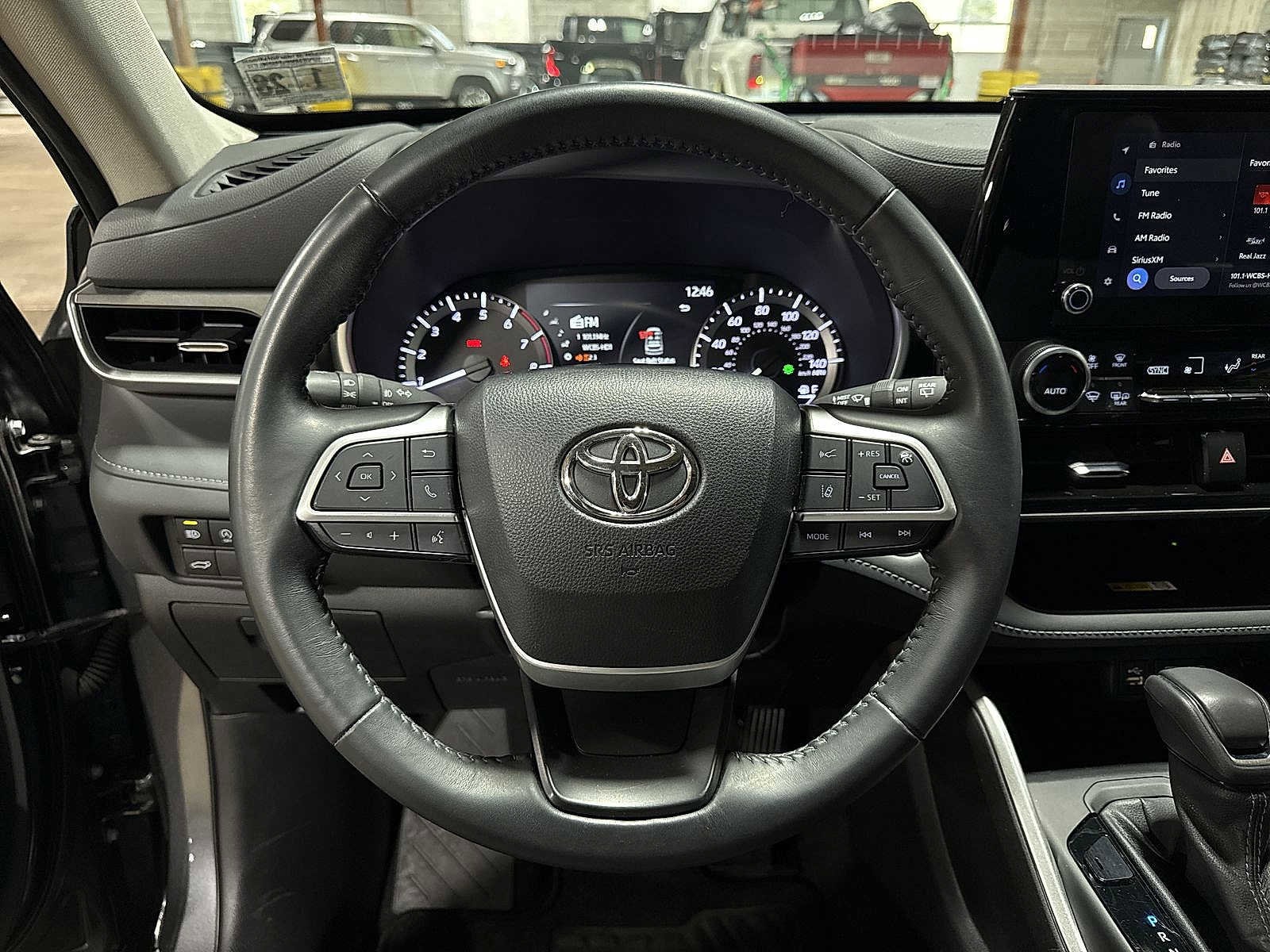 Thumbnail: 2023 Toyota Highlander - 19