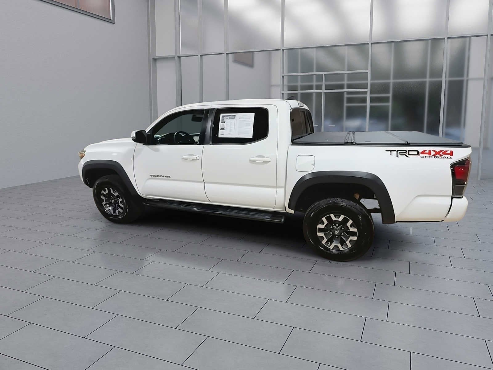 Thumbnail: 2016 Toyota Tacoma - 6