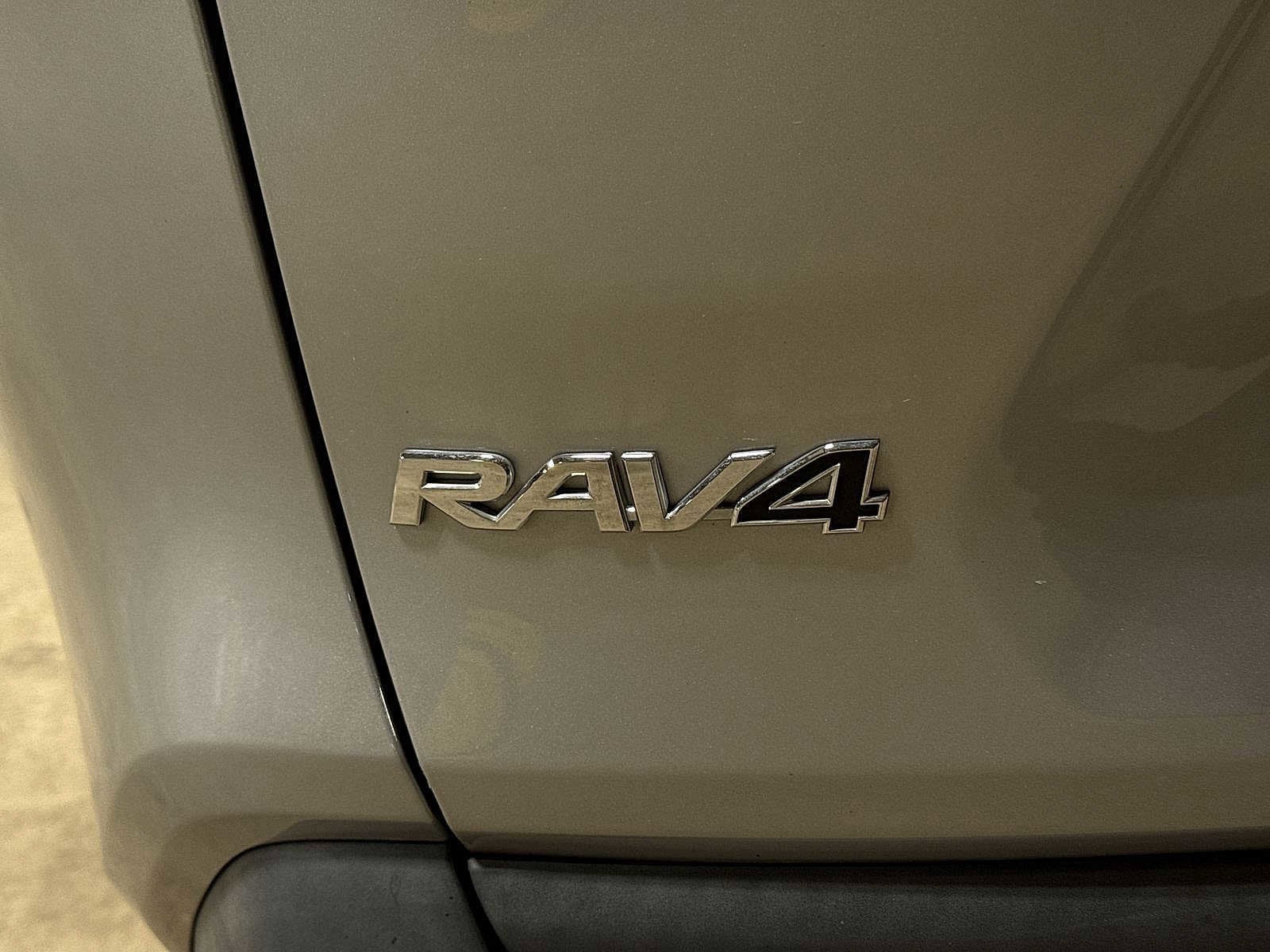 Thumbnail: 2019 Toyota RAV4 - 24