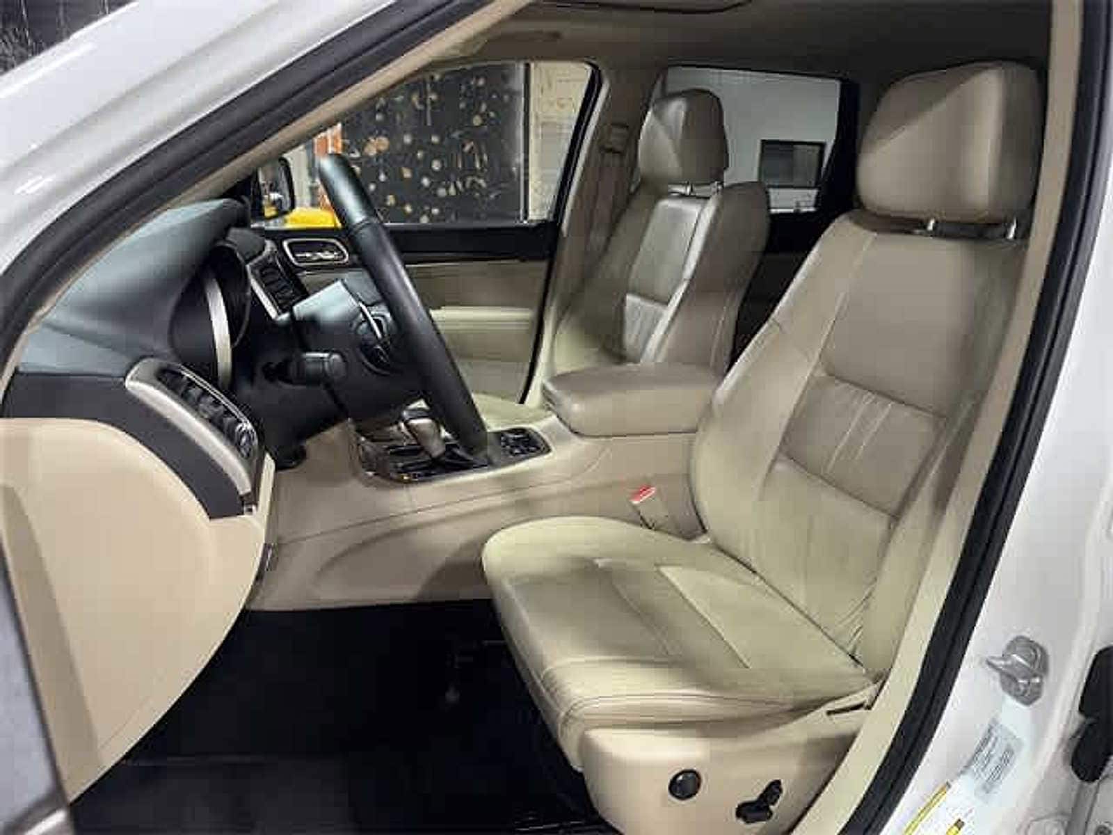 Thumbnail: 2016 Jeep Grand Cherokee - 20