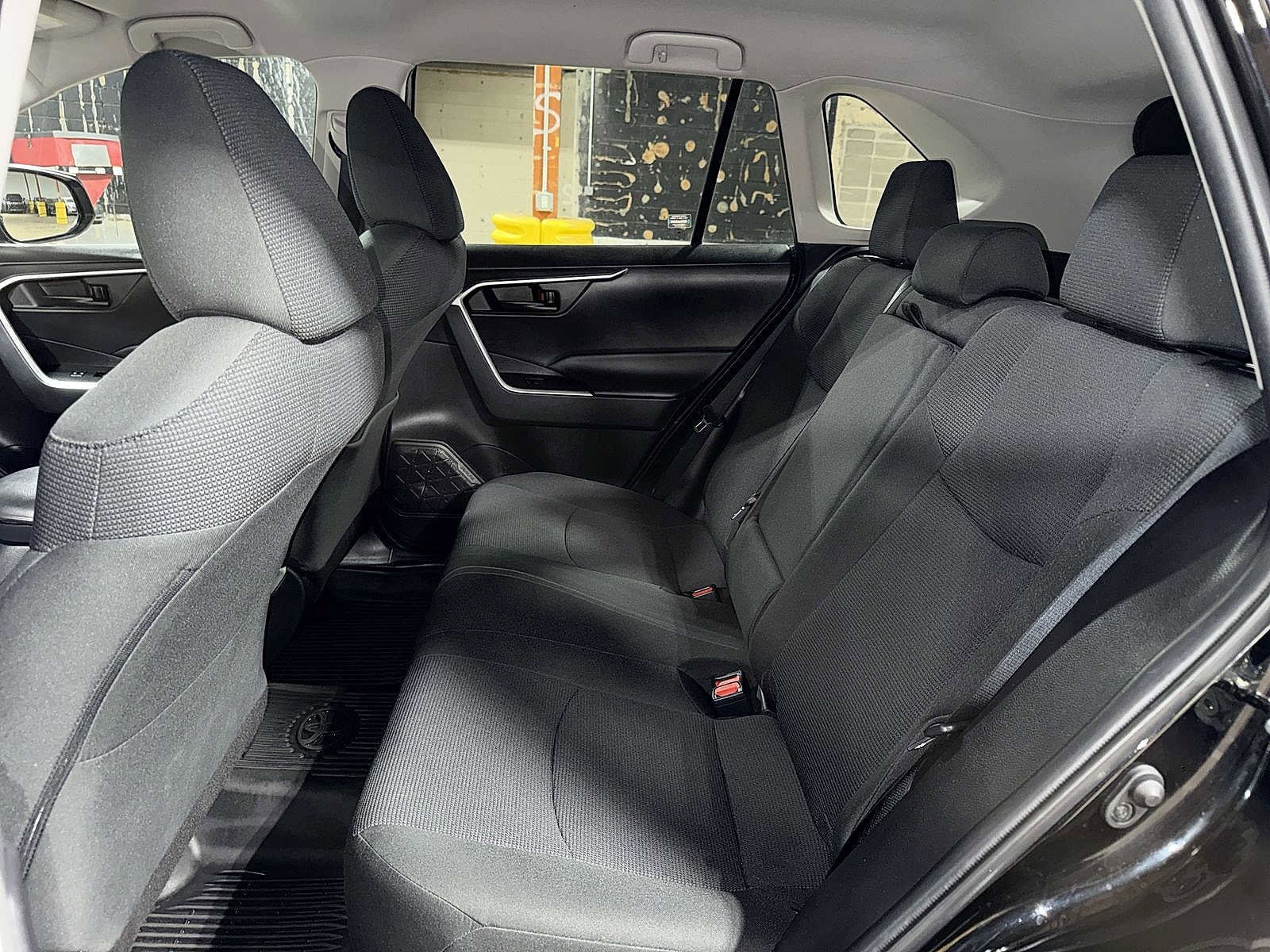 Thumbnail: 2021 Toyota RAV4 - 17