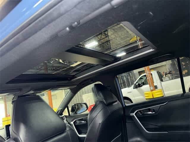 Thumbnail: 2022 Toyota RAV4 - 23