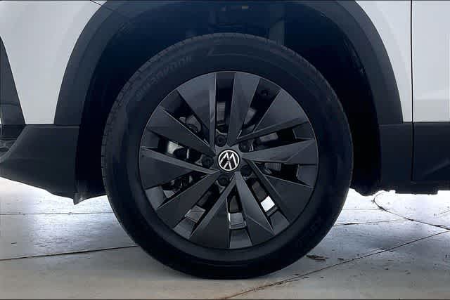 Thumbnail: 2022 Volkswagen Taos - 9