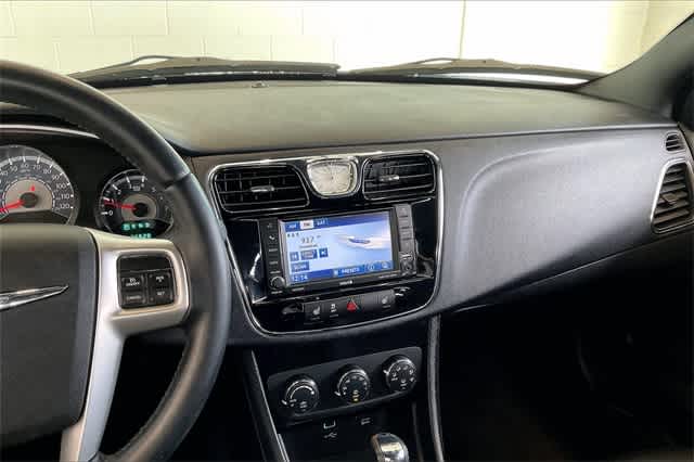 Thumbnail: 2012 Chrysler 200 - 17