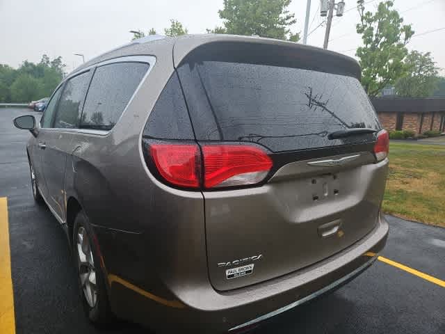 Thumbnail: 2017 Chrysler Pacifica - 3