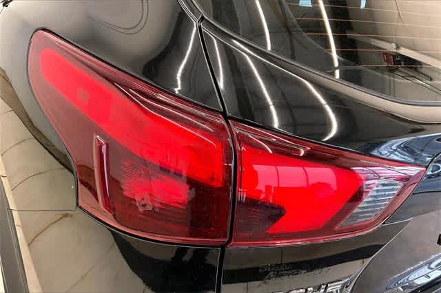 Thumbnail: 2018 Nissan Rogue Sport - 33