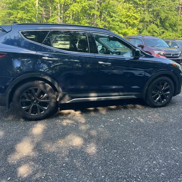 Thumbnail: 2017 Hyundai Santa Fe - 9