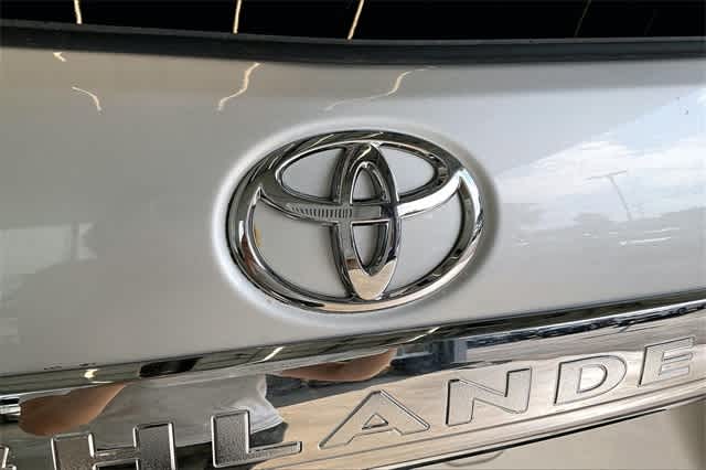 Thumbnail: 2012 Toyota Highlander - 35