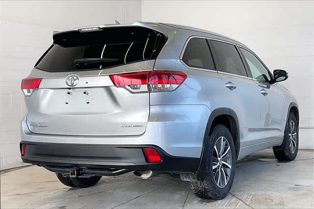 Thumbnail: 2018 Toyota Highlander - 24